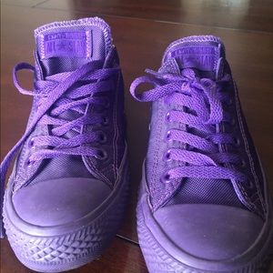 Converse tennis shoes